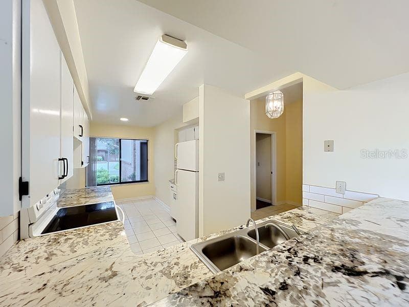 Gorgeous Granite Countertops - 340 GOLFSIDE CV #340, LONGWOOD