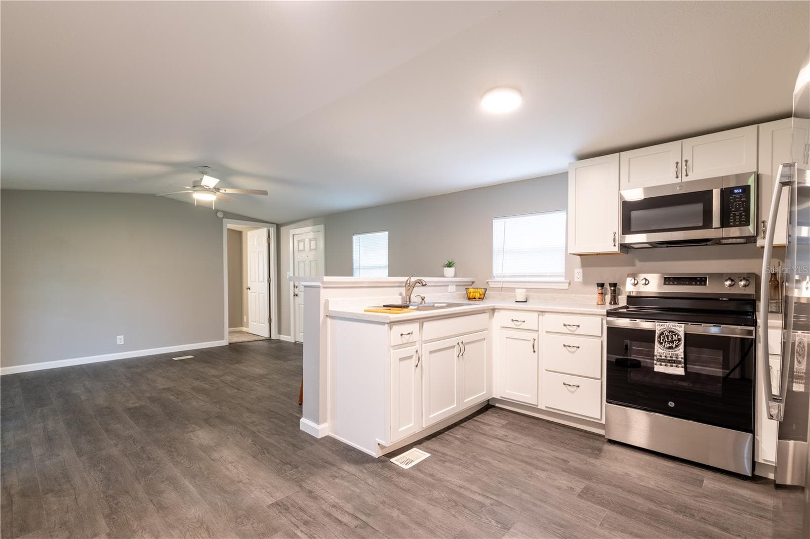 Manufactured Home at 12551 NE 14TH ST, WILLISTON, photo 9 of 73