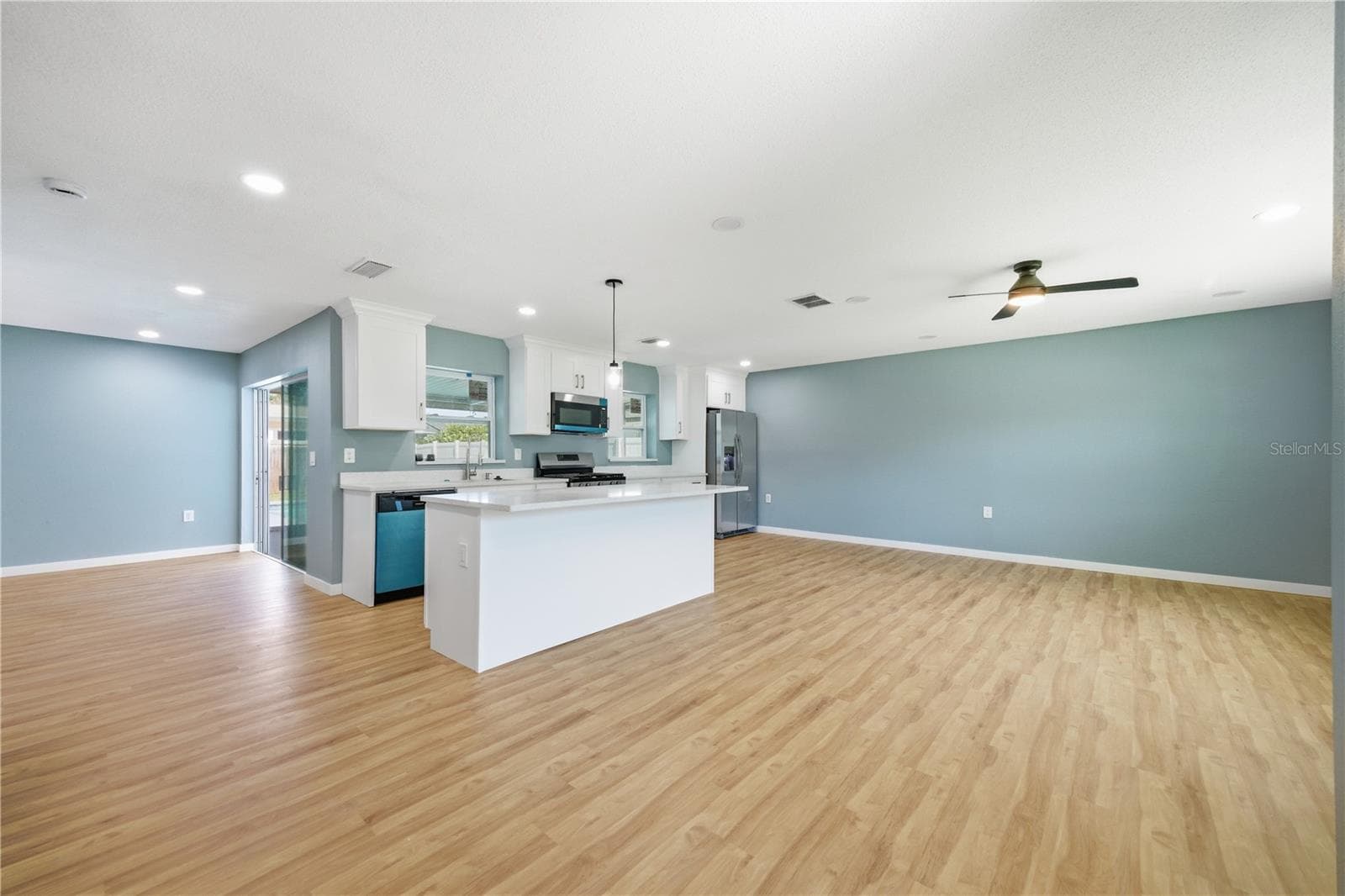 Single Family Residence at 5920 DENVER ST NE, ST PETERSBURG, photo 10 of 64