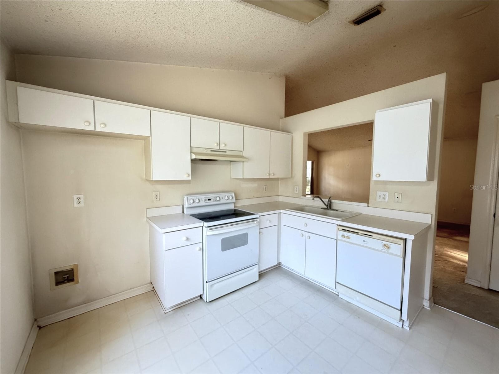 Single Family Residence at 6608 NORTHHAVEN CT, RIVERVIEW, photo 6 of 25