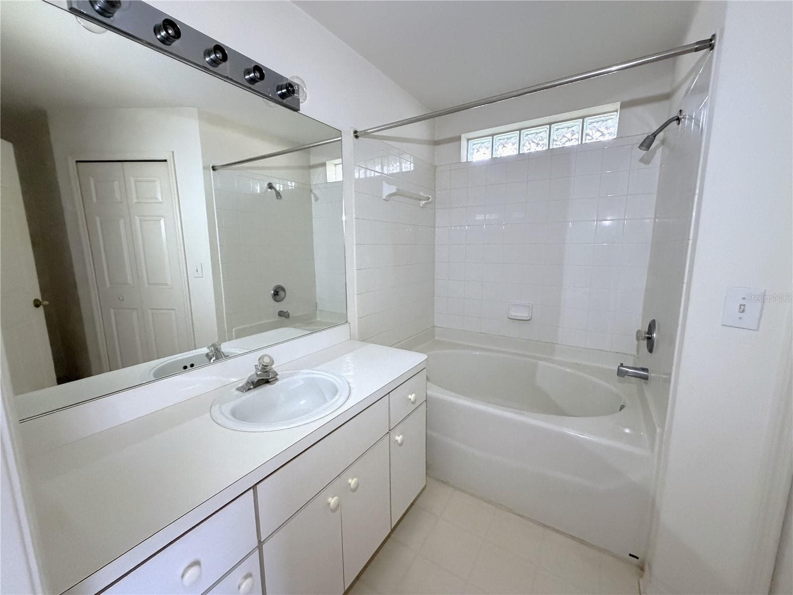Single Family Residence at 6608 NORTHHAVEN CT, RIVERVIEW, photo 12 of 25