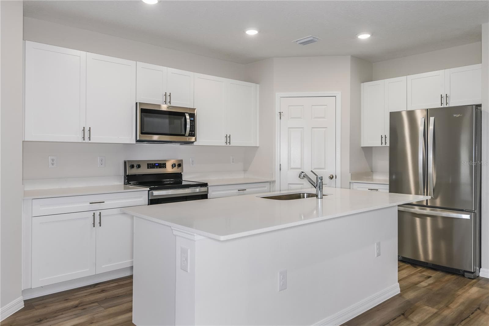Single Family Residence at 9888 PELICAN COAST DR, DADE CITY, photo 9 of 27