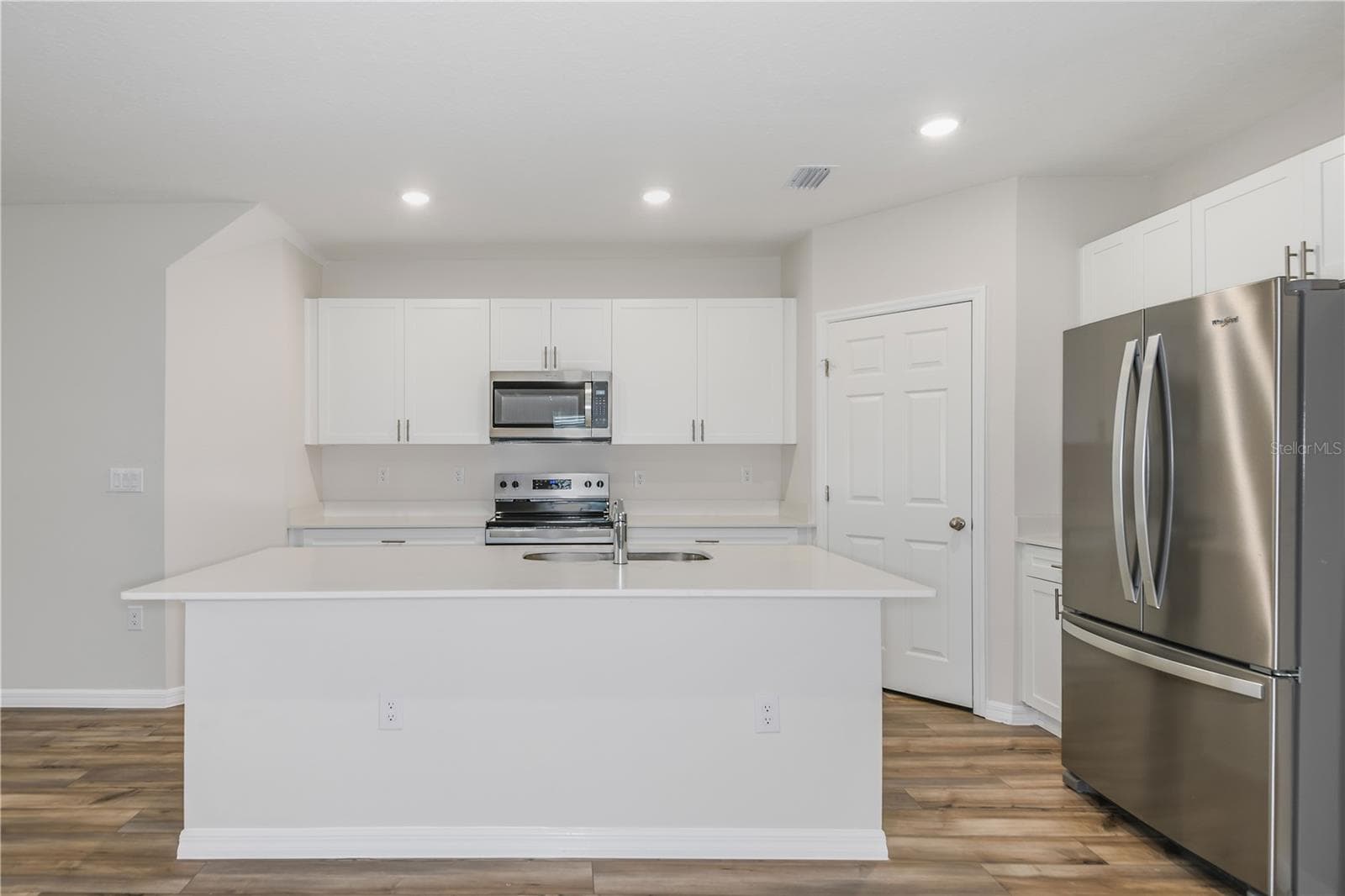 Single Family Residence at 9888 PELICAN COAST DR, DADE CITY, photo 10 of 27