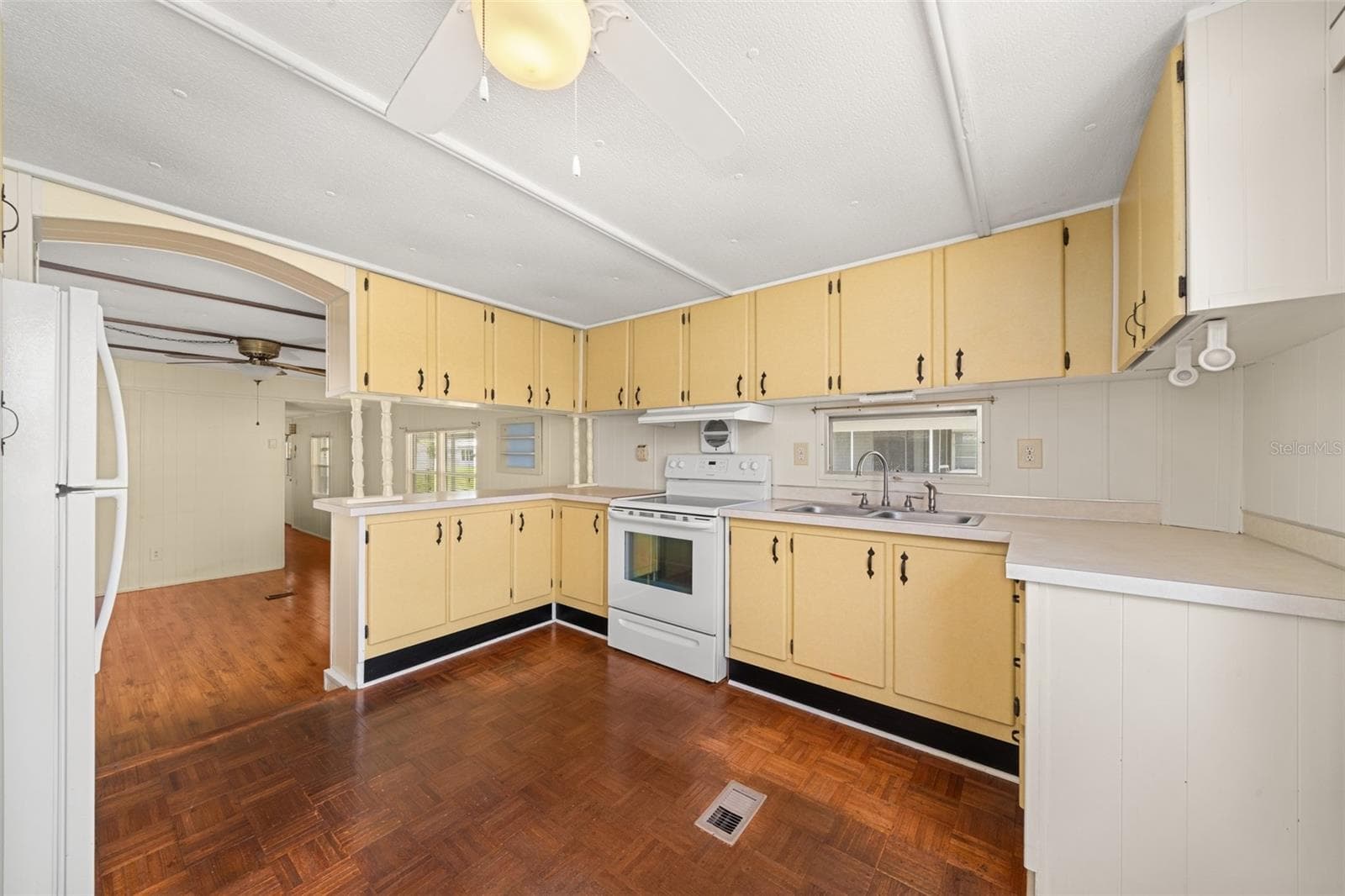 Mobile Home at 3519 MAINE AVE, SEBRING, photo 4 of 12