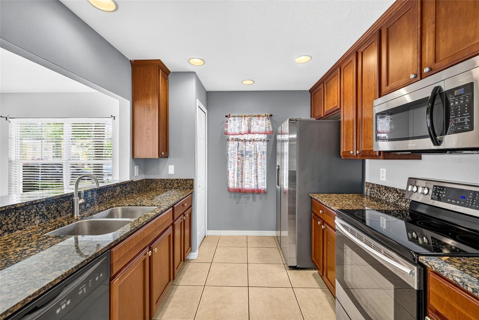 Townhouse at 37602 AARALYN RD, ZEPHYRHILLS, photo 16 of 42