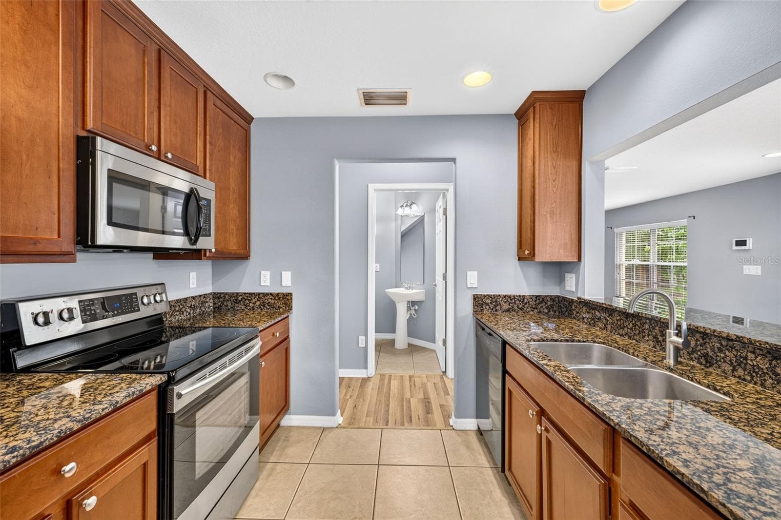 Townhouse at 37602 AARALYN RD, ZEPHYRHILLS, photo 19 of 42