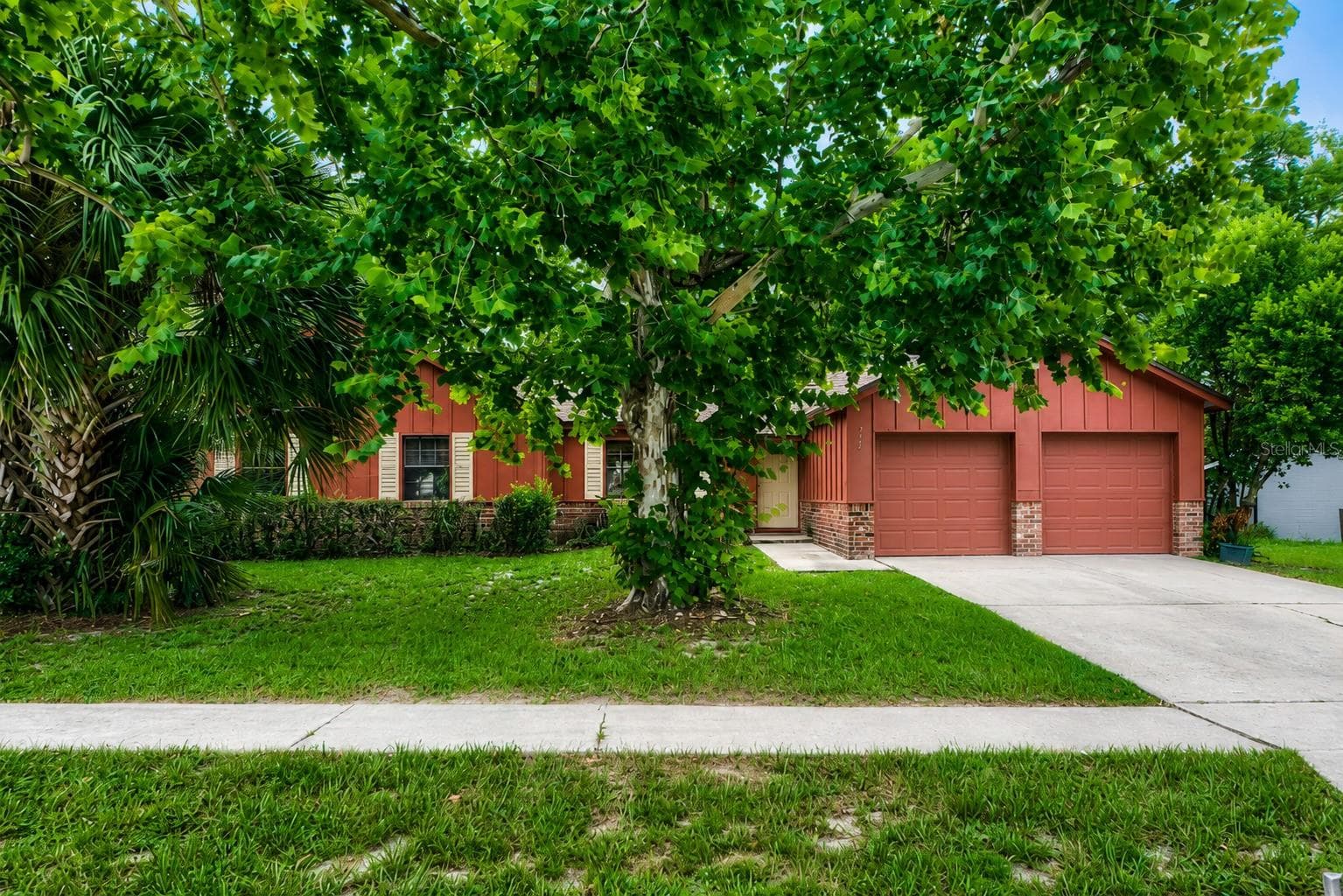 717 LANCEWOOD DR