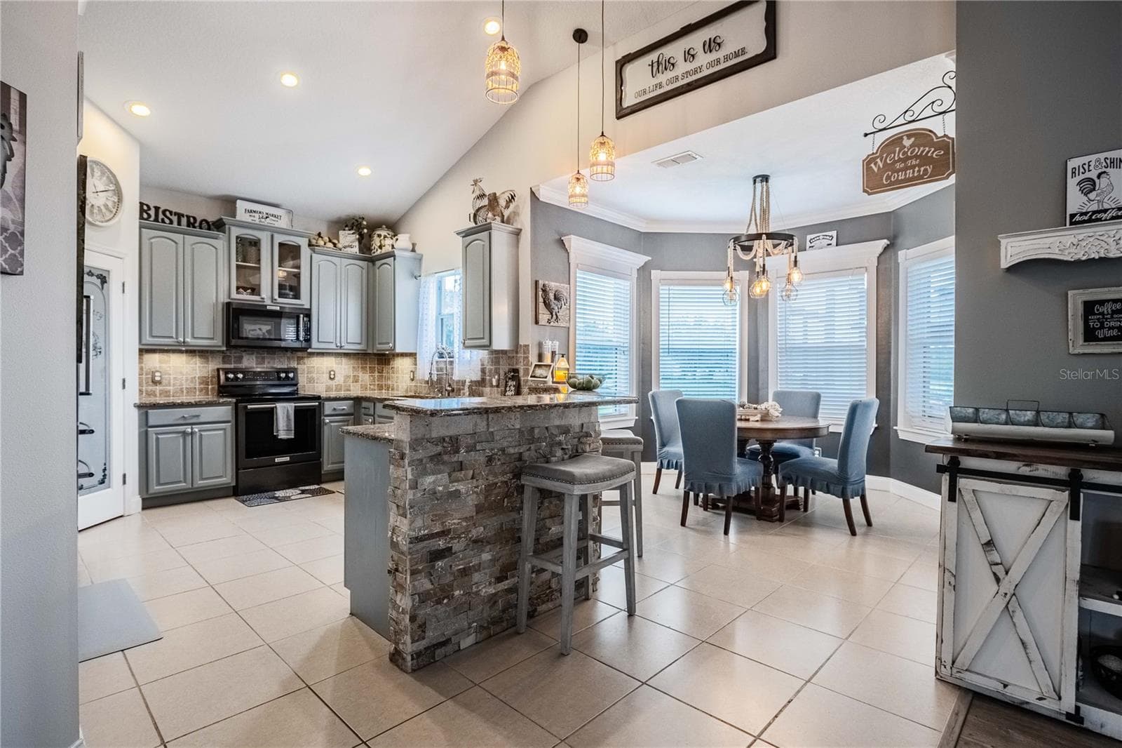Kitchen and Breakfast Nook Dinette - 4280 TURNER RD, MULBERRY