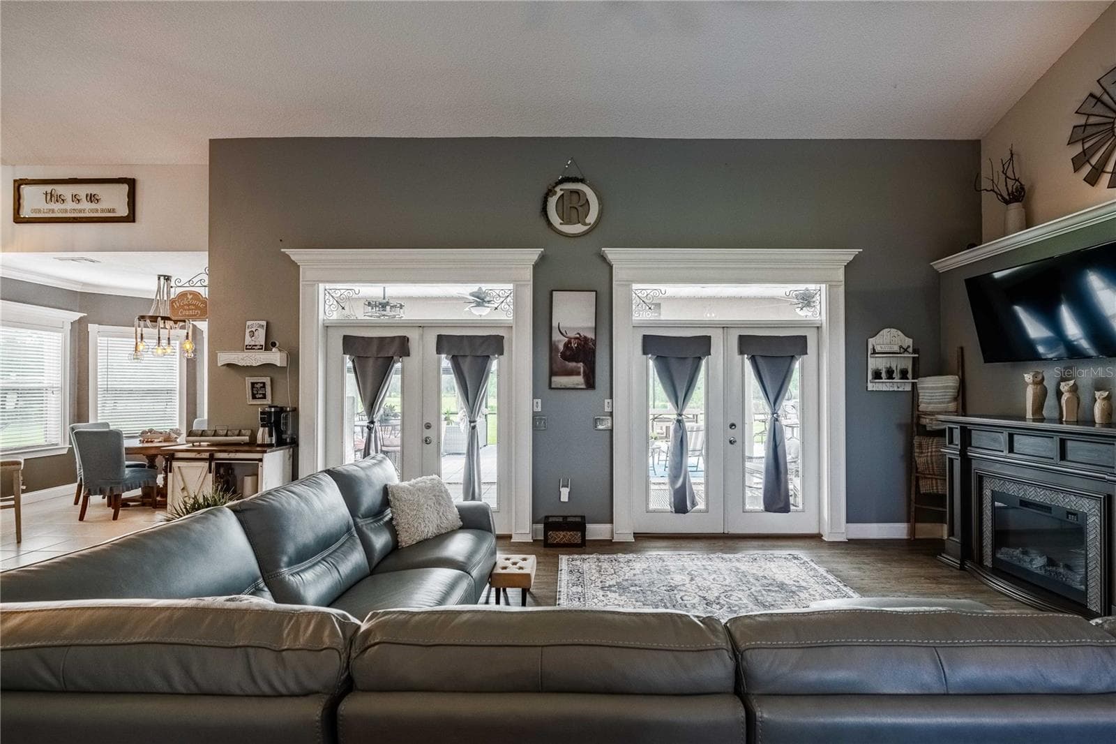 French doors leading out to screened lanai - 4280 TURNER RD, MULBERRY