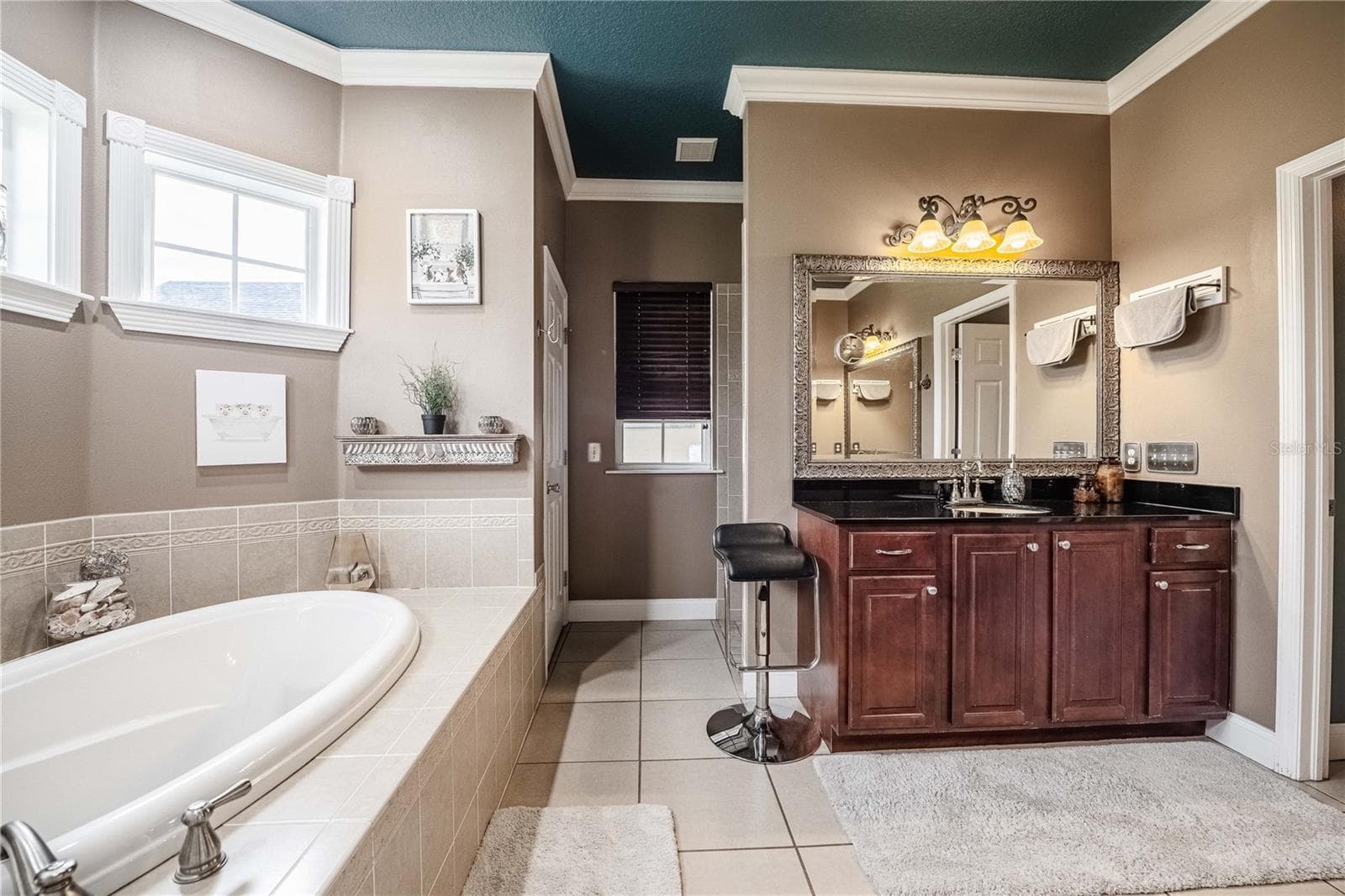Primary bathroom with linen closet - 4280 TURNER RD, MULBERRY