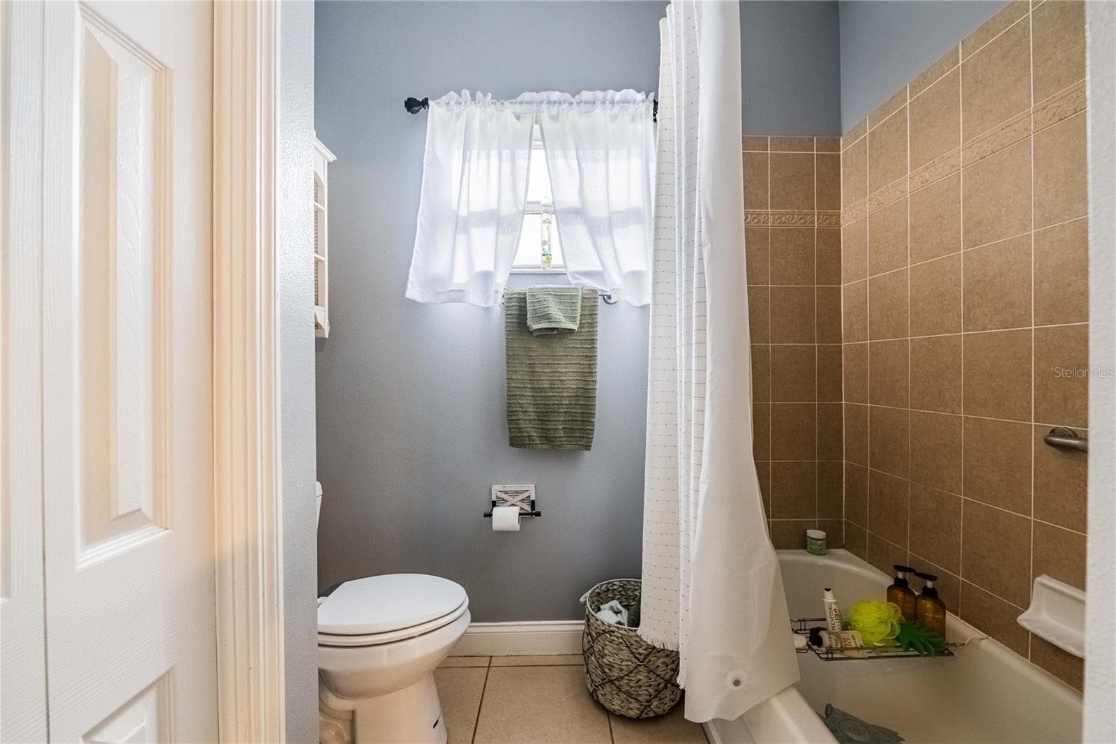 2nd bath with shower and tub - 4280 TURNER RD, MULBERRY
