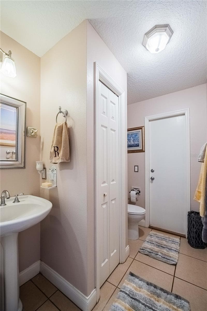 3rd bath with access to the Lanai - 4280 TURNER RD, MULBERRY