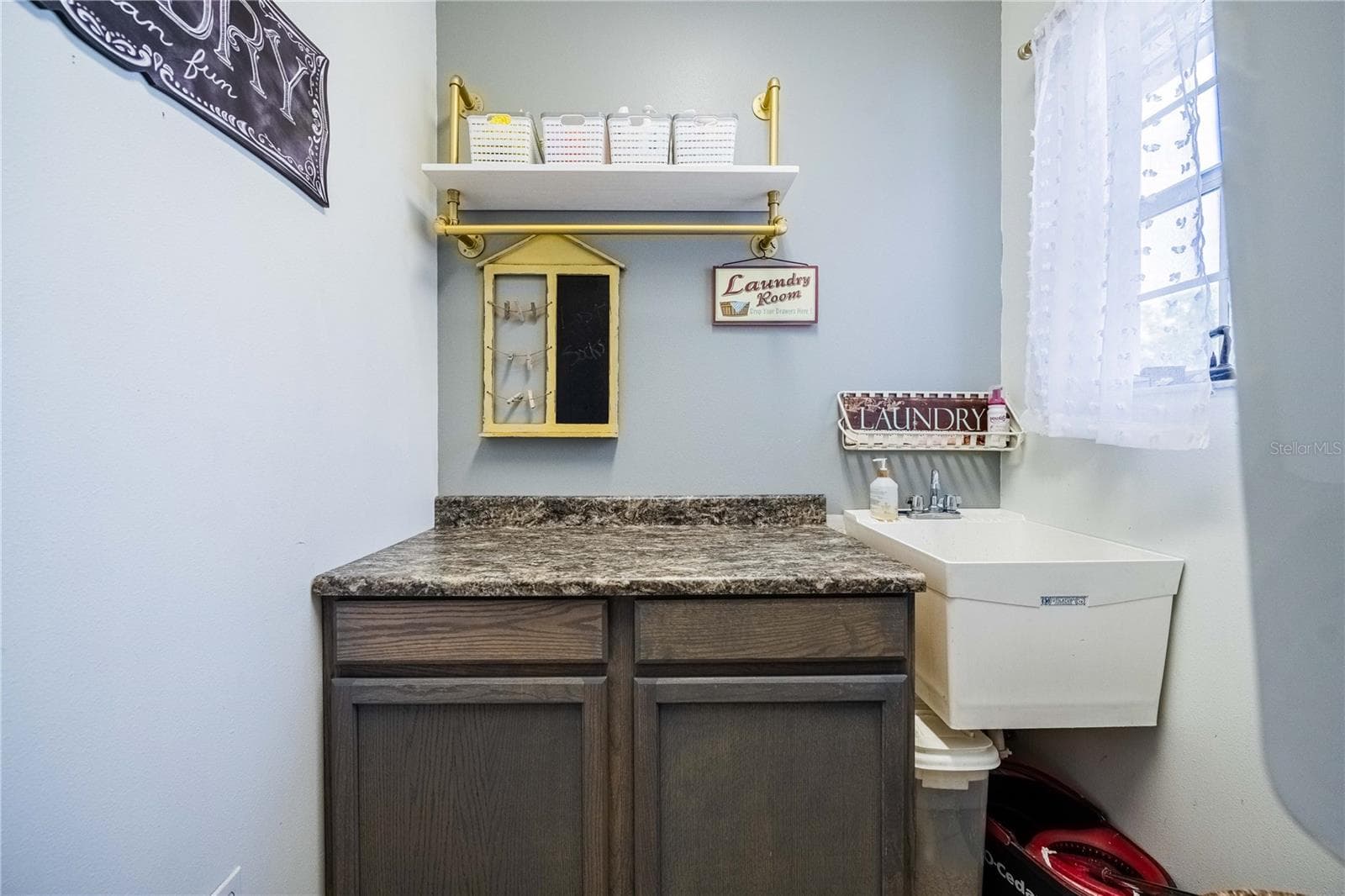 Wash basin and folding counter in Laundry room - 4280 TURNER RD, MULBERRY