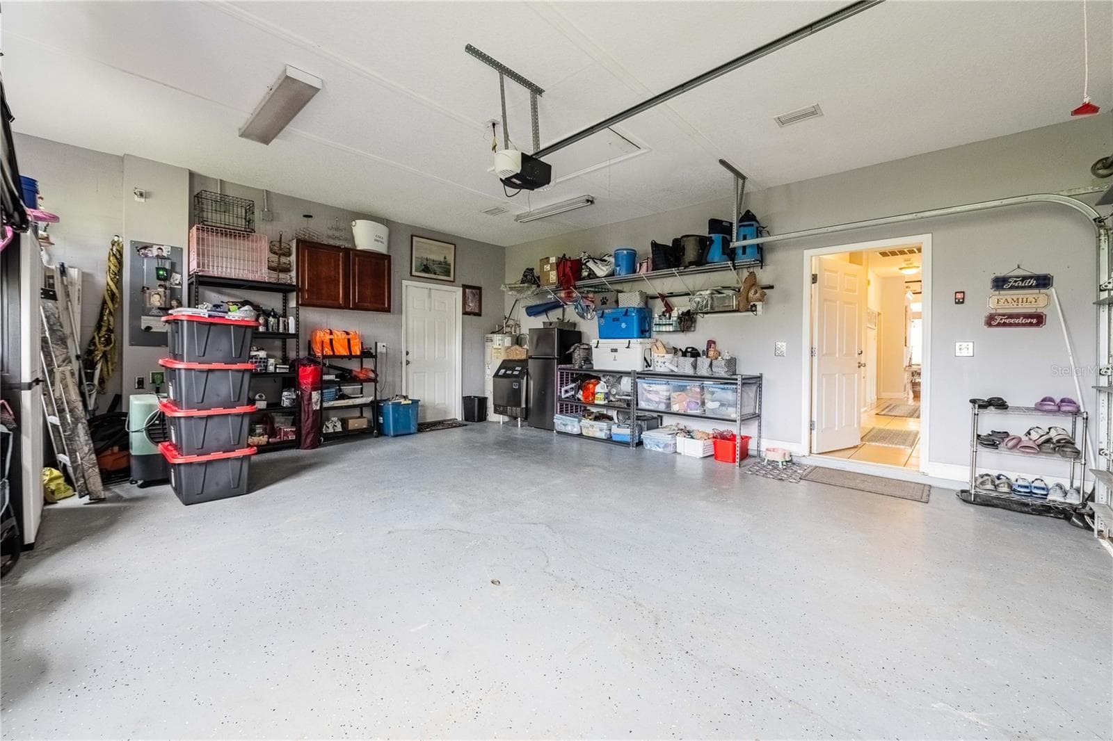 Garage with access into the home - 4280 TURNER RD, MULBERRY