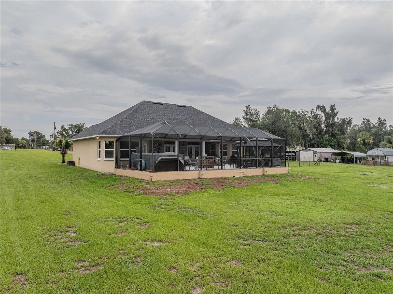 Side view of the Lanai - 4280 TURNER RD, MULBERRY