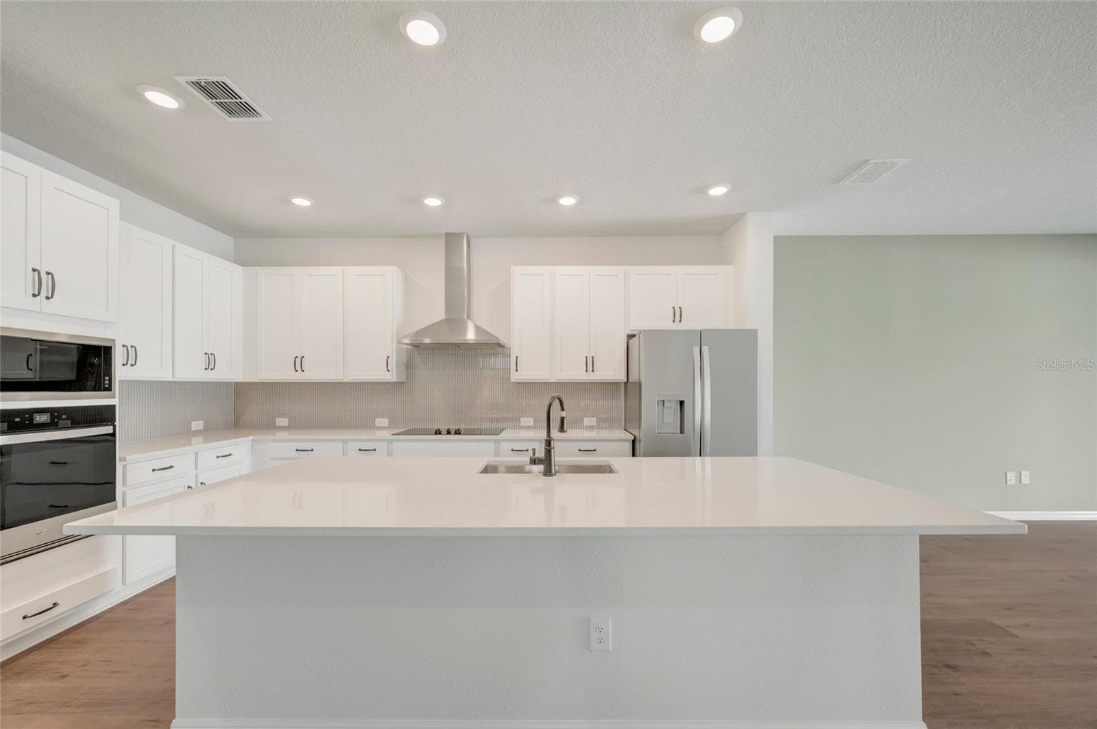 Kitchen - 614 KINGSWOOD CT, BRADENTON