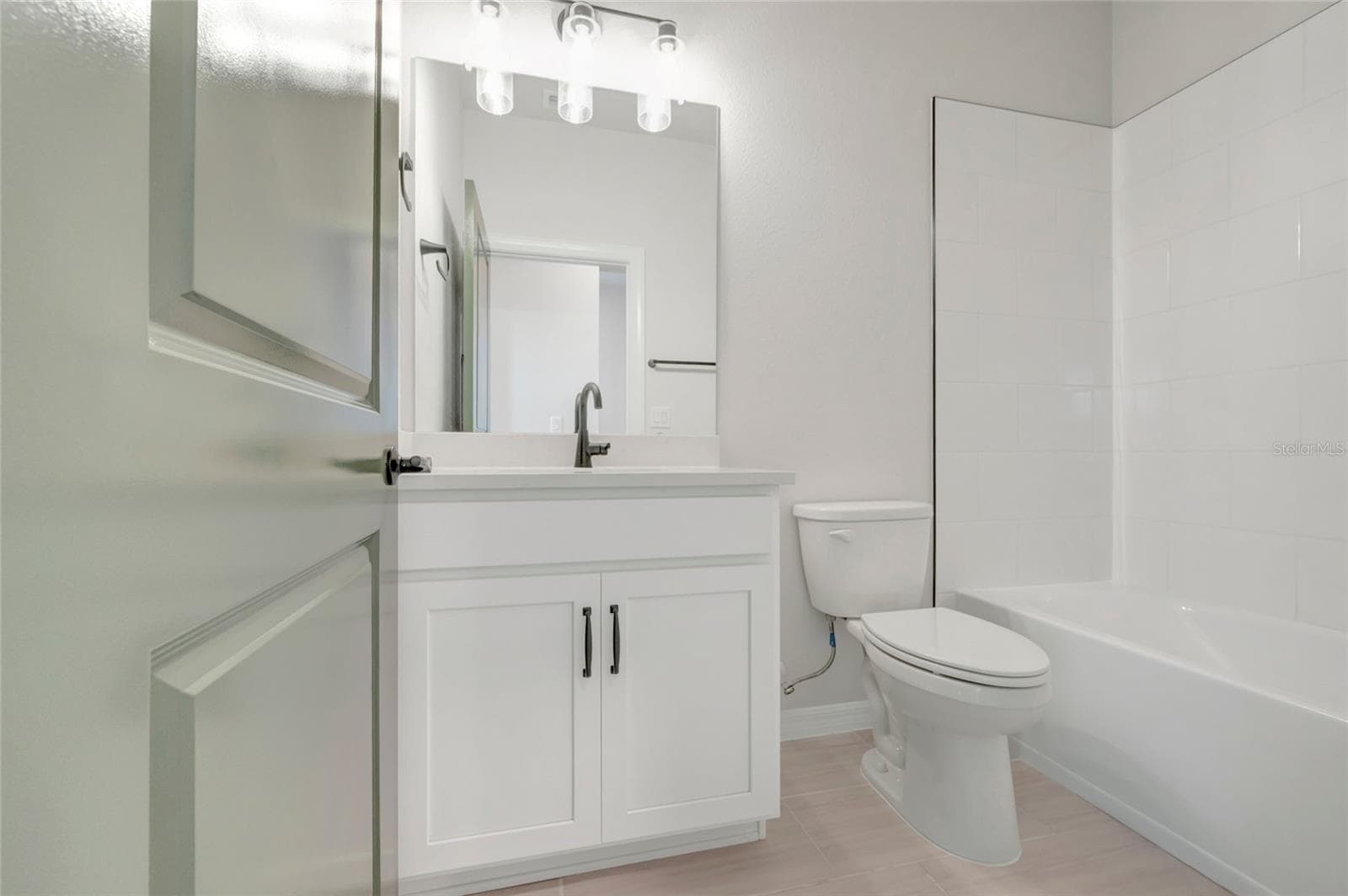 Bathroom - 614 KINGSWOOD CT, BRADENTON