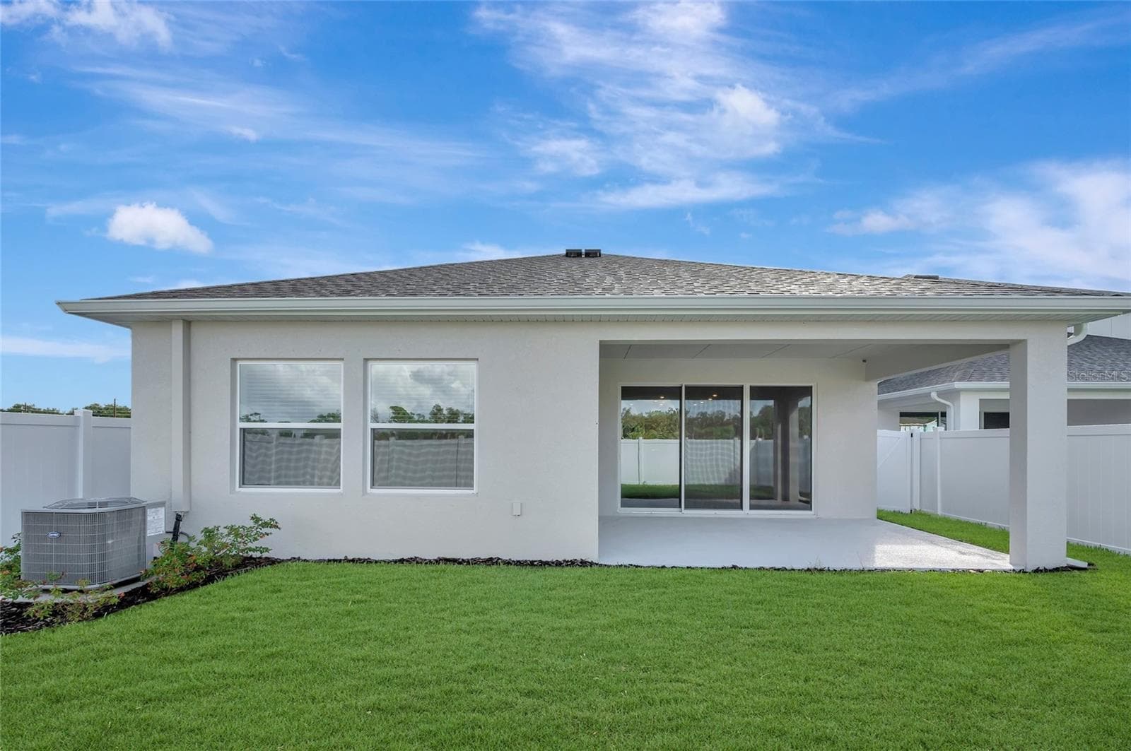 Rear Exterior - 614 KINGSWOOD CT, BRADENTON