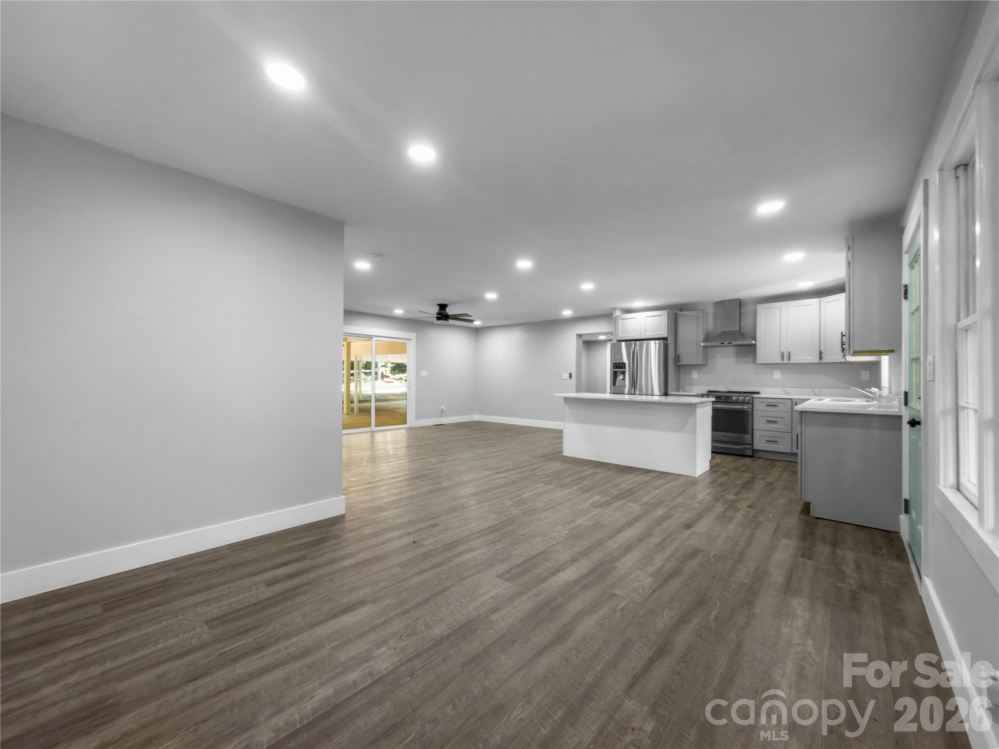 Single Family Residence at 2117 Emma Circle, Lancaster, photo 4 of 25