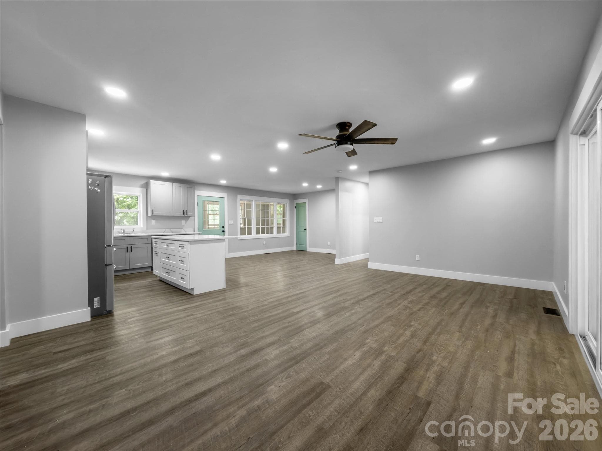 Single Family Residence at 2117 Emma Circle, Lancaster, photo 8 of 25