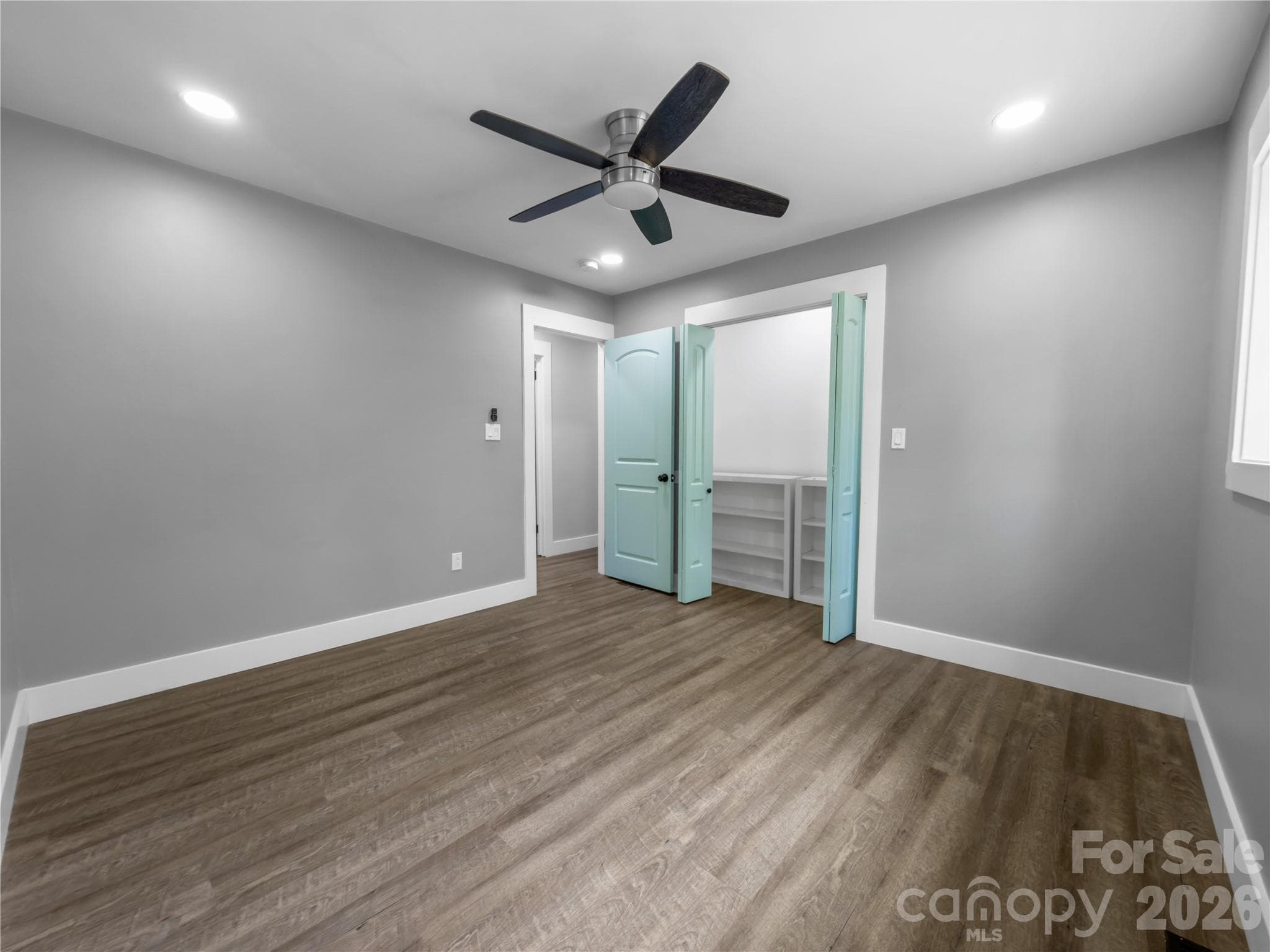 Single Family Residence at 2117 Emma Circle, Lancaster, photo 12 of 25