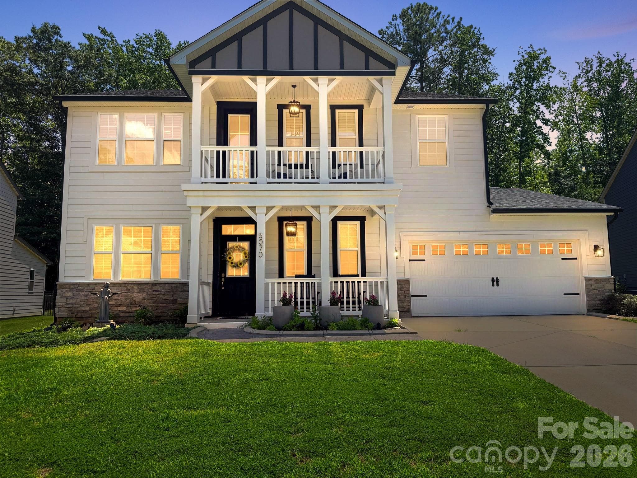 Single Family Residence at 5070 Watersail Way, Lake Wylie, photo 2 of 41