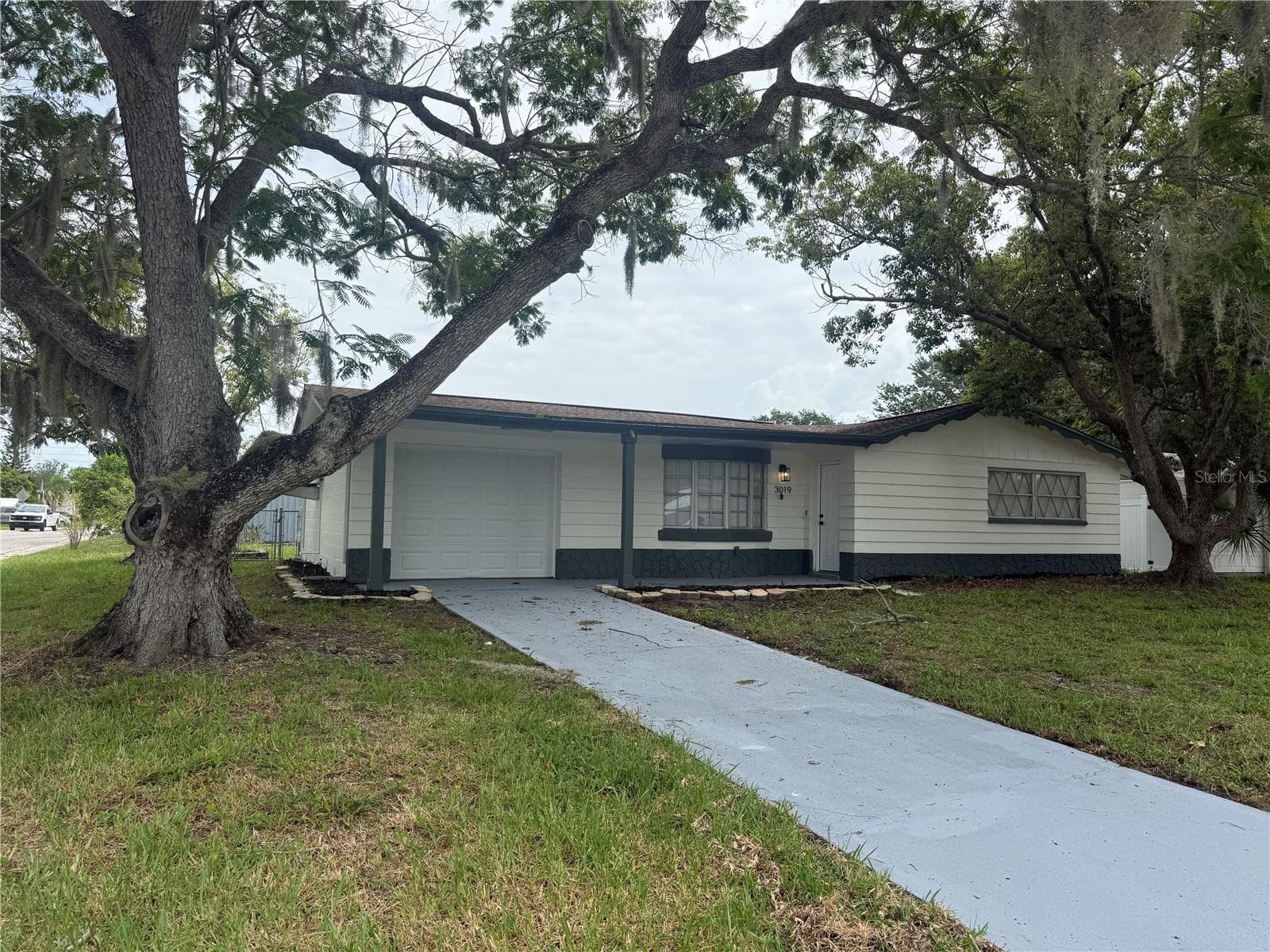 Single Family Residence at 3019 LLOYD DR, HOLIDAY, photo 2 of 16
