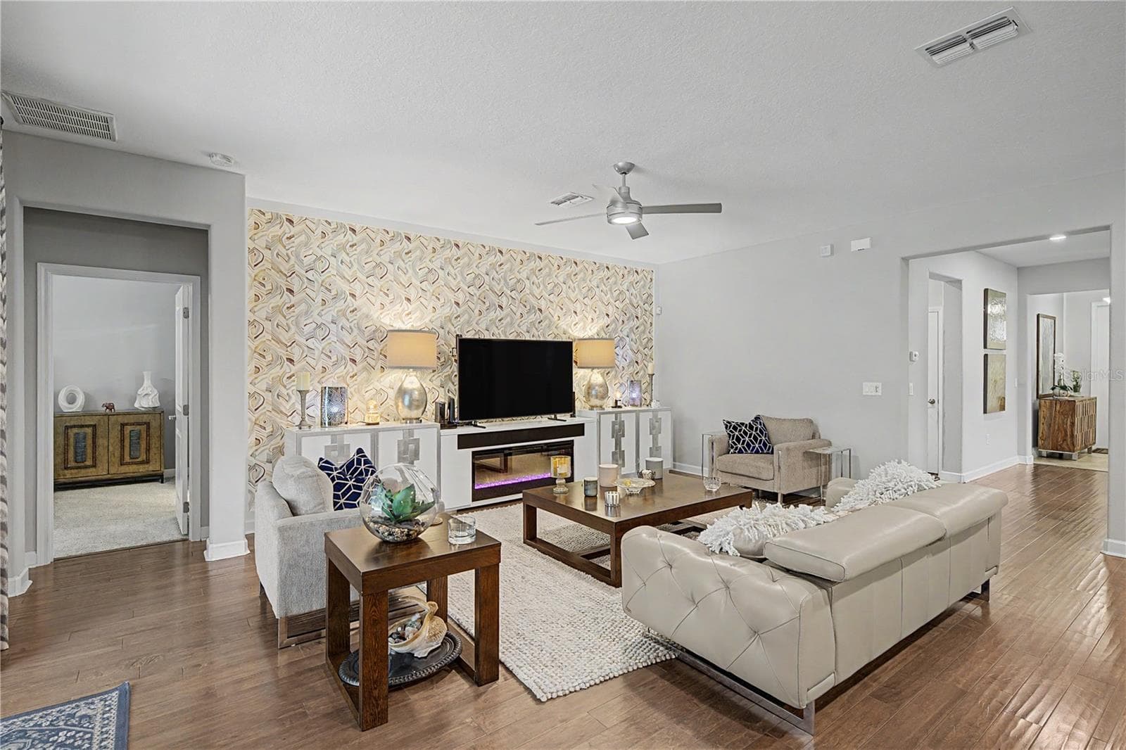 Great room with marble motif accent wall - 4926 SOUTHERN VALLEY LOOP, BROOKSVILLE