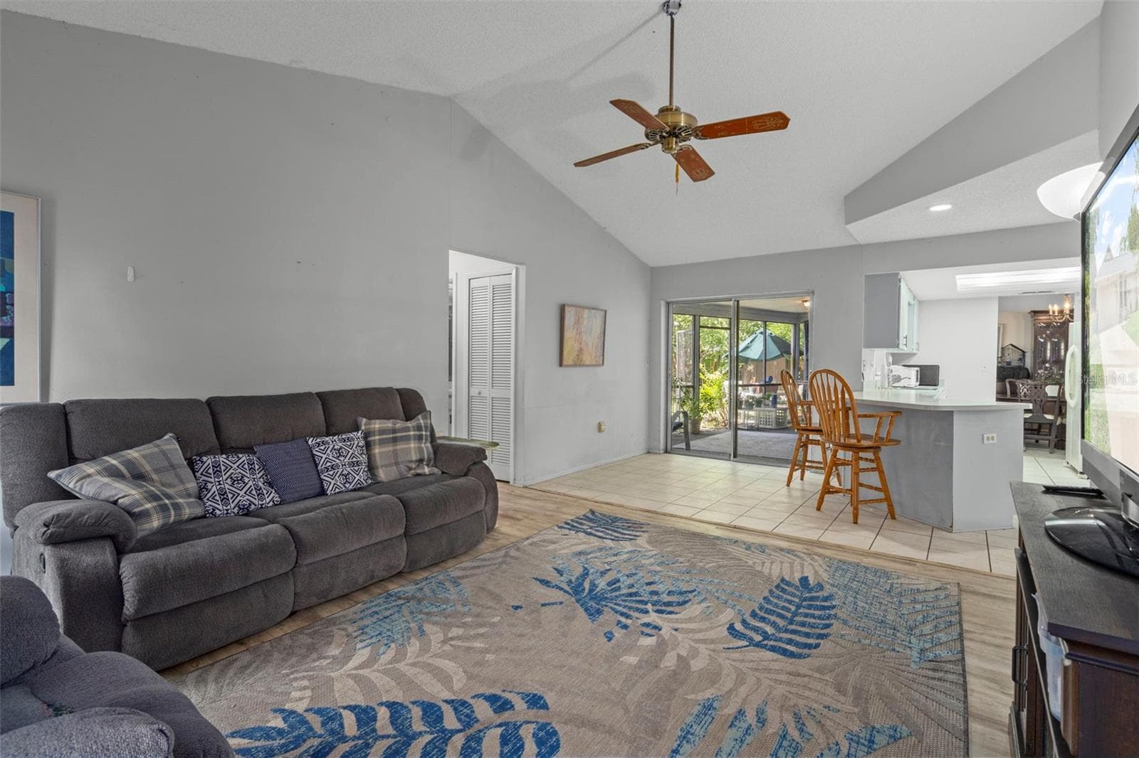 Living - 14058 SULLIVAN ST, SPRING HILL