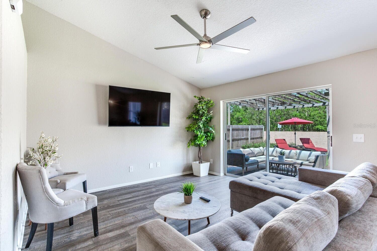 Single Family Residence at 1126 VINETREE DR, BRANDON, photo 7 of 20
