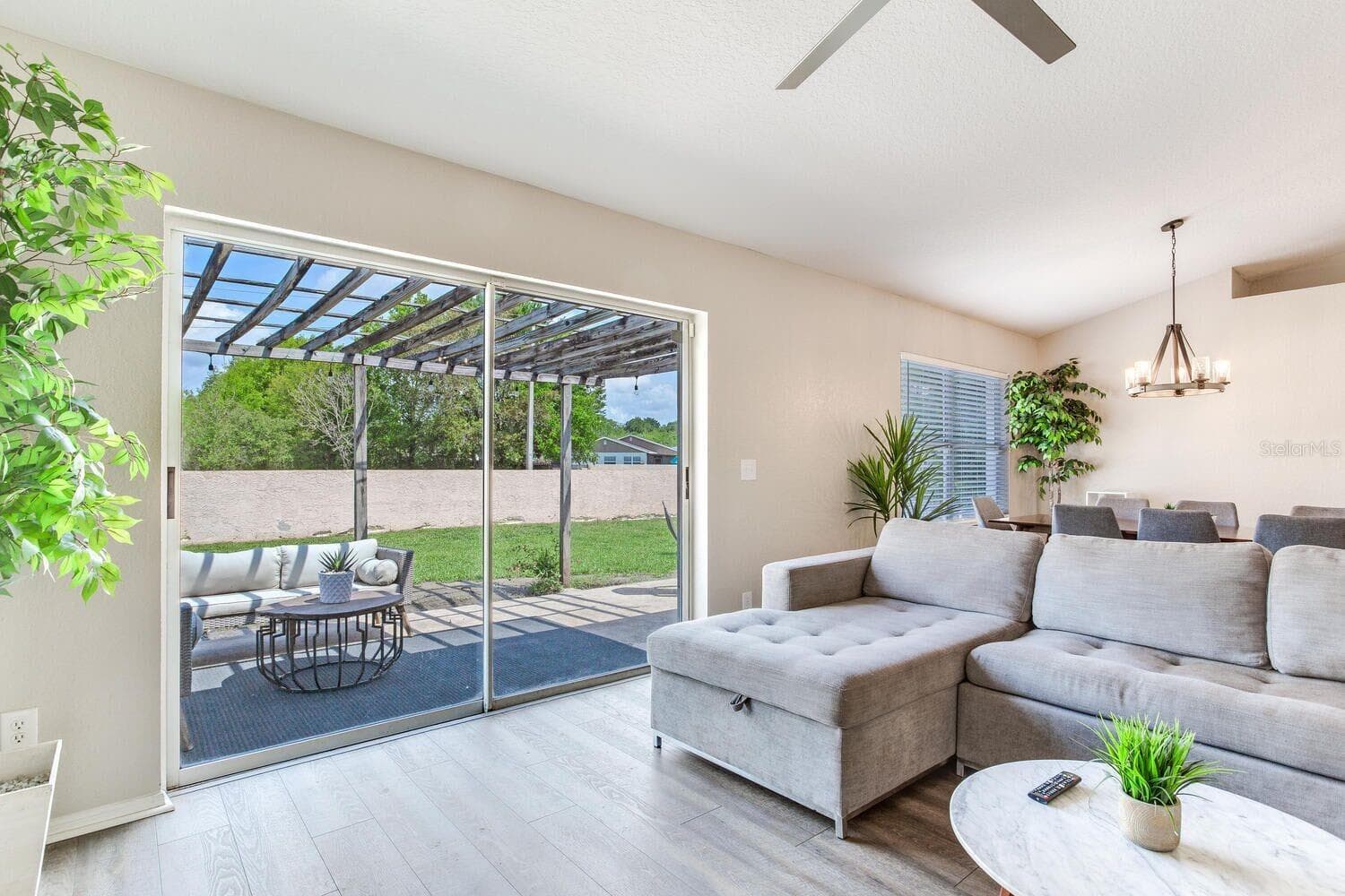 Single Family Residence at 1126 VINETREE DR, BRANDON, photo 8 of 20