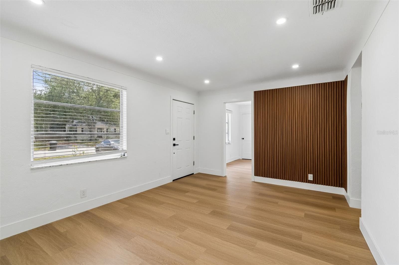 Single Family Residence at 517 HAMPTON AVE NE, ST PETERSBURG, photo 15 of 33