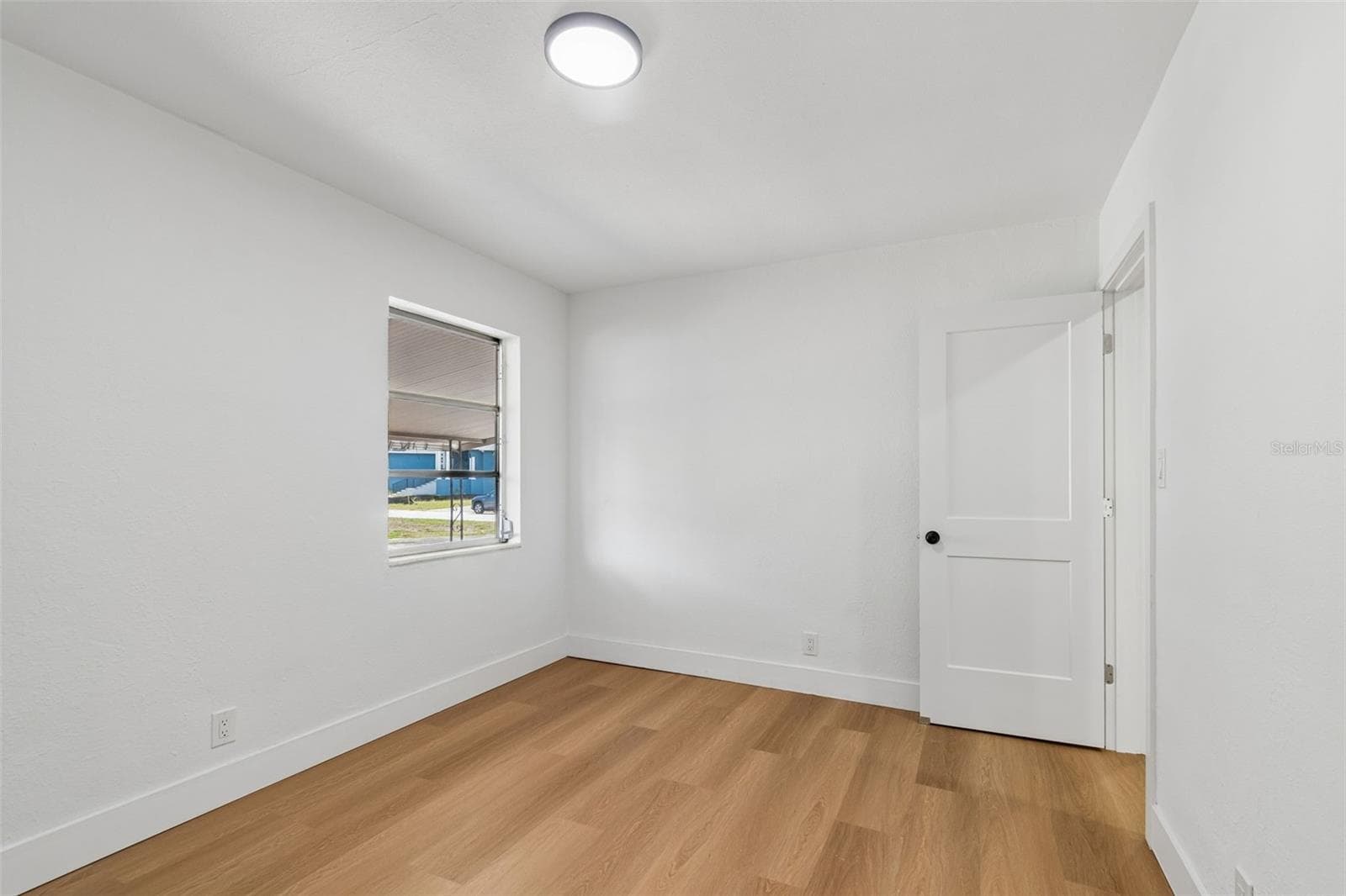 Single Family Residence at 517 HAMPTON AVE NE, ST PETERSBURG, photo 26 of 33