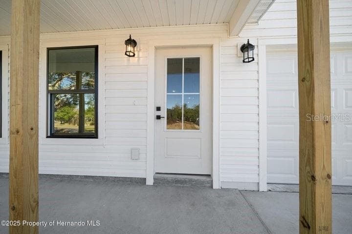 Front porch - 12470 BARNEVELDE ROAD, WEEKI WACHEE