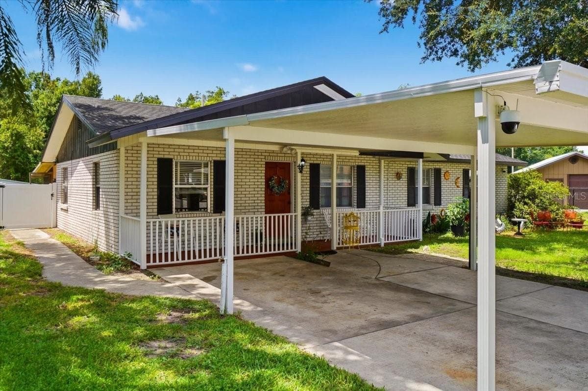 156 MANSEAU DR