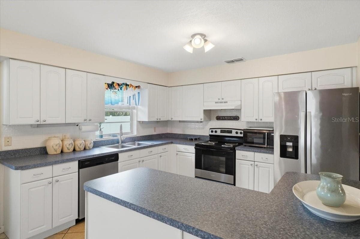 Single Family Residence at 156 MANSEAU DR, WINTER HAVEN, photo 17 of 46