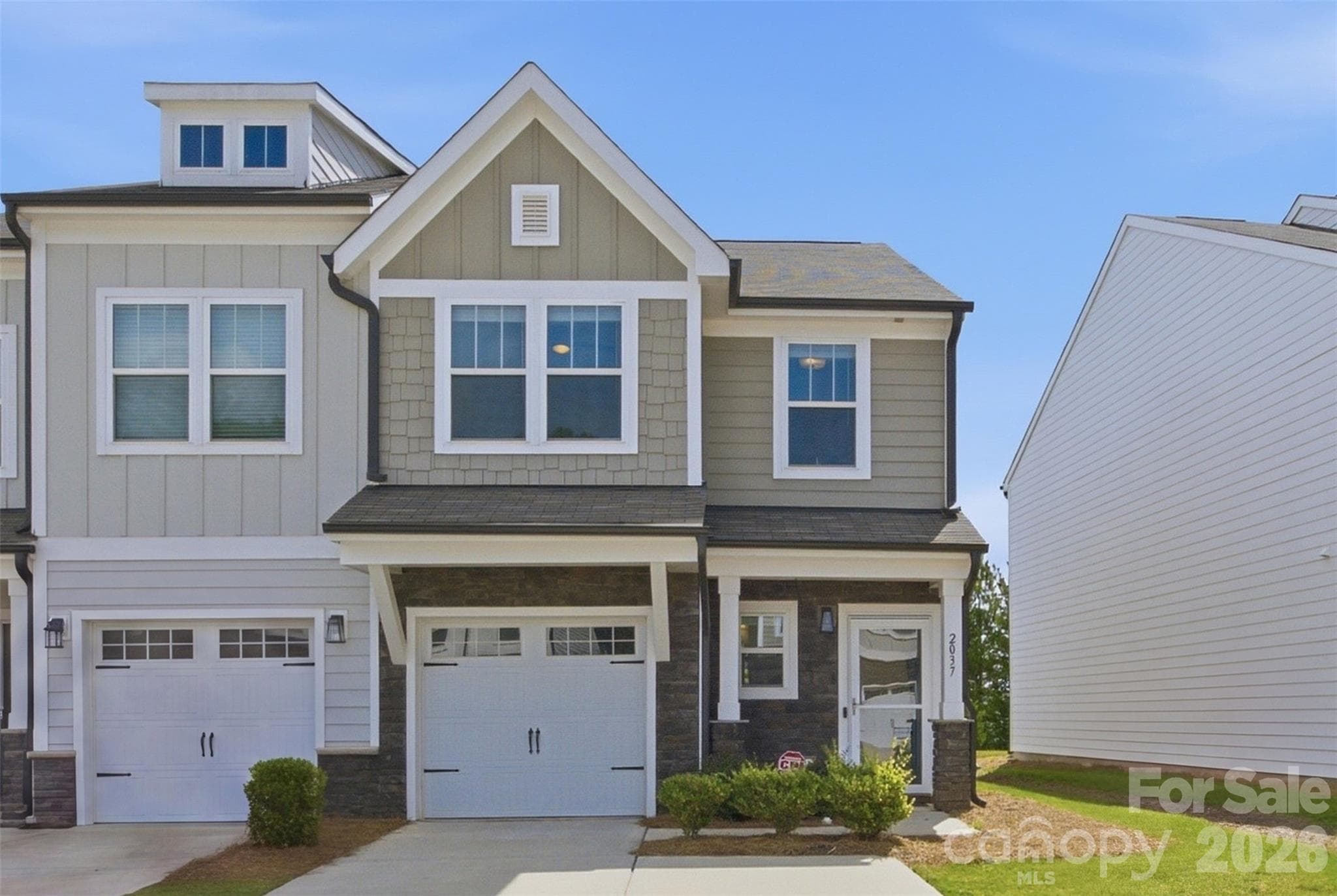 Townhouse at 2037 Crooked Oak Lane, York, photo 2 of 38
