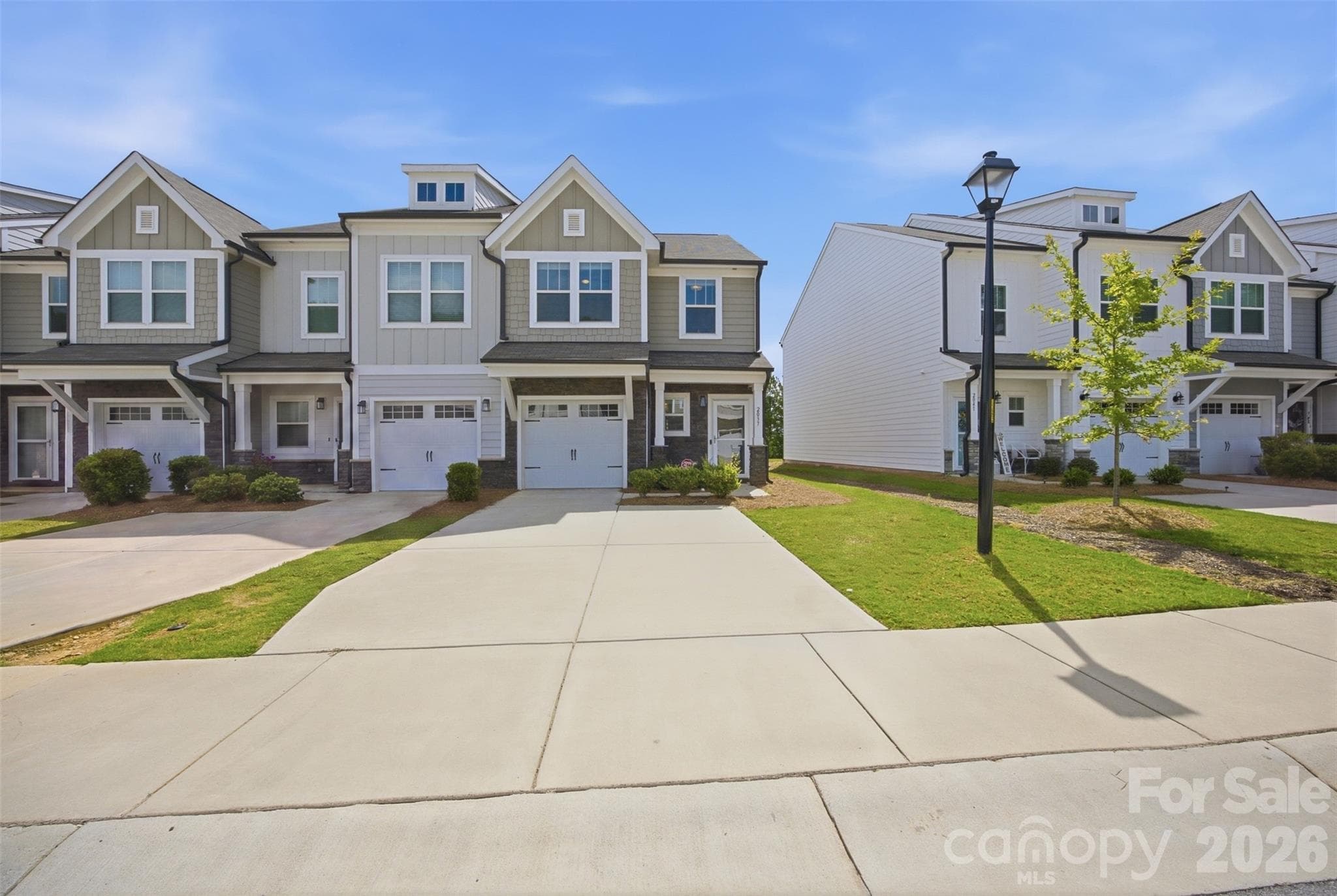 Townhouse at 2037 Crooked Oak Lane, York, photo 3 of 38