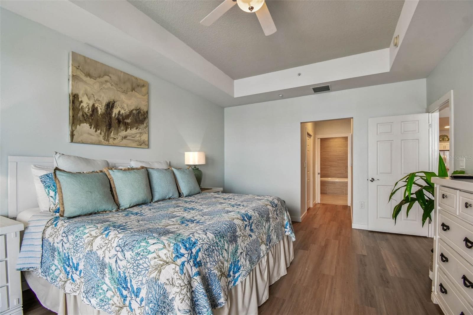 Enjoy private ensuite from the primary bedroom - 530 S GULFVIEW BLVD #304, CLEARWATER BEACH