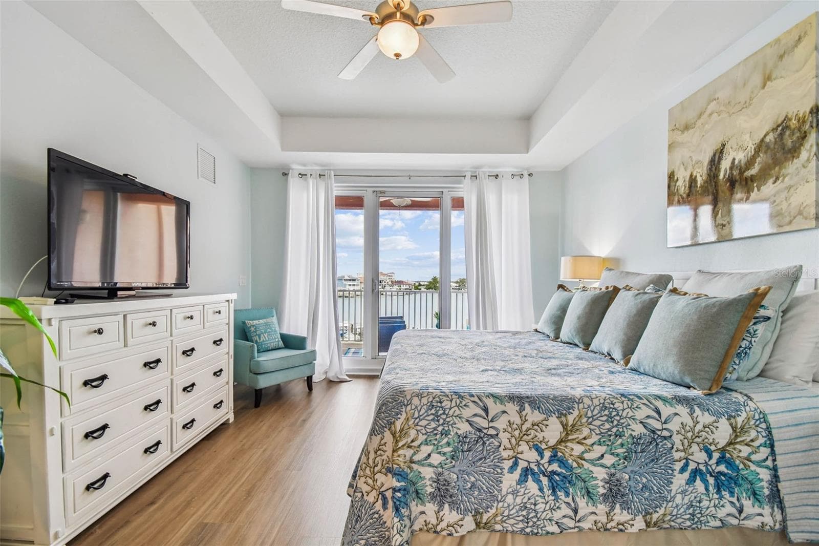 Beautiful bay views! - 530 S GULFVIEW BLVD #304, CLEARWATER BEACH