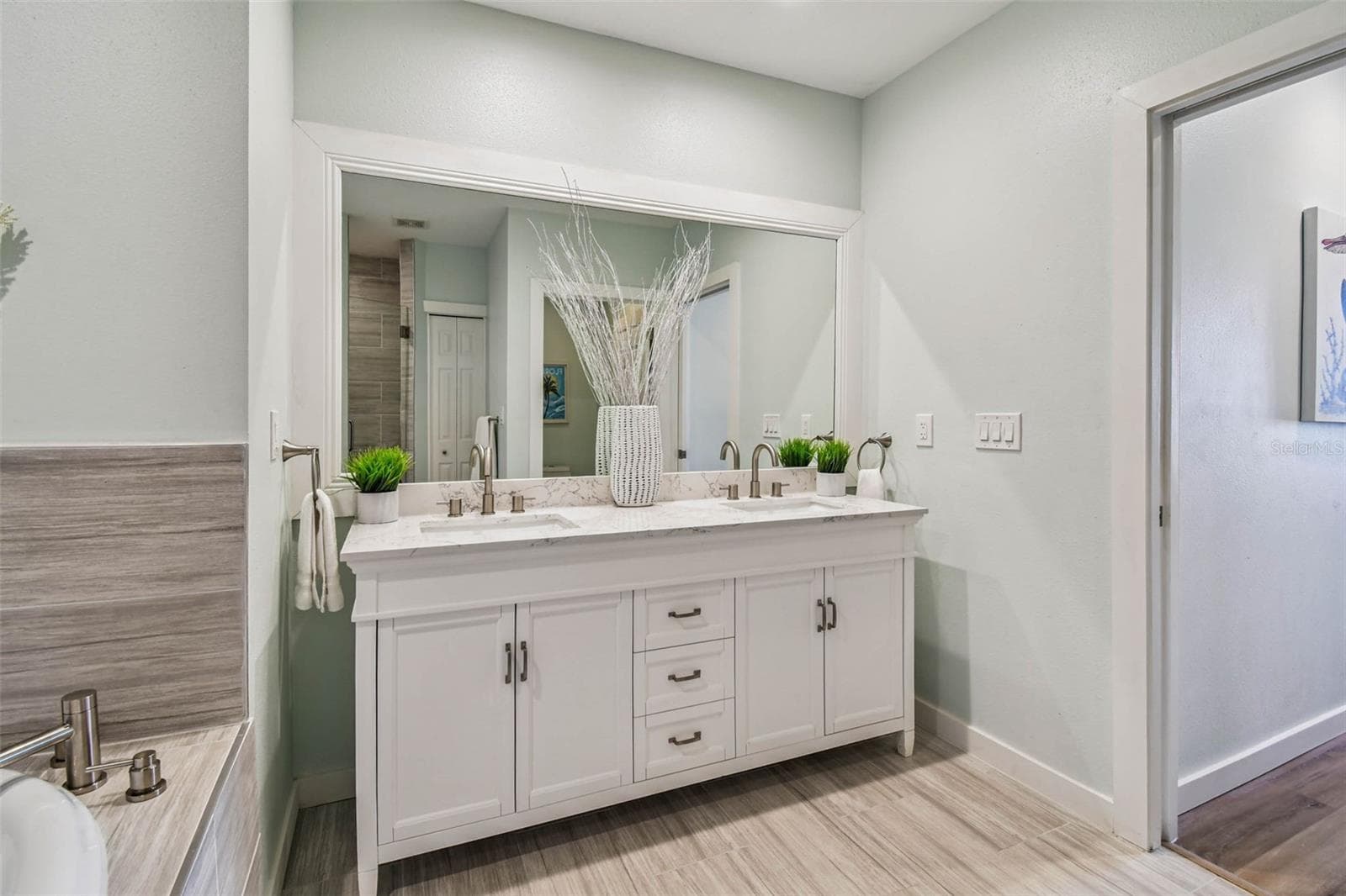 Condominium at 530 S GULFVIEW BLVD #304, CLEARWATER BEACH, photo 20 of 42