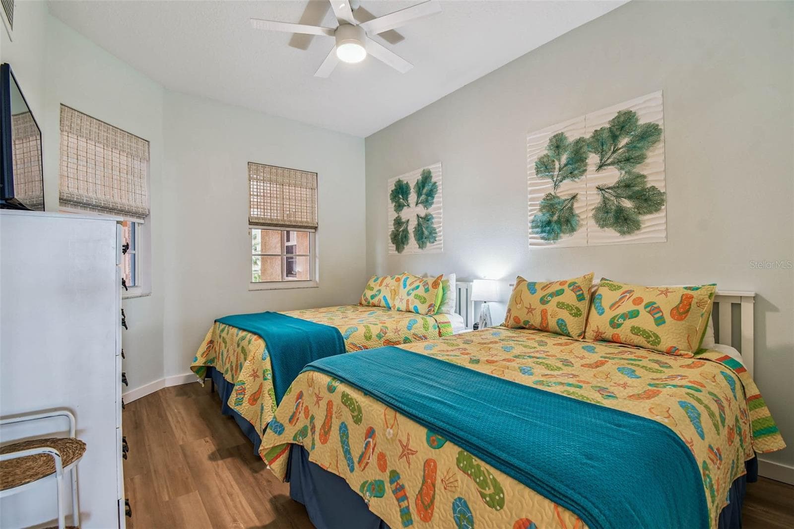 2nd bedroom features 2 queen size beds - 530 S GULFVIEW BLVD #304, CLEARWATER BEACH