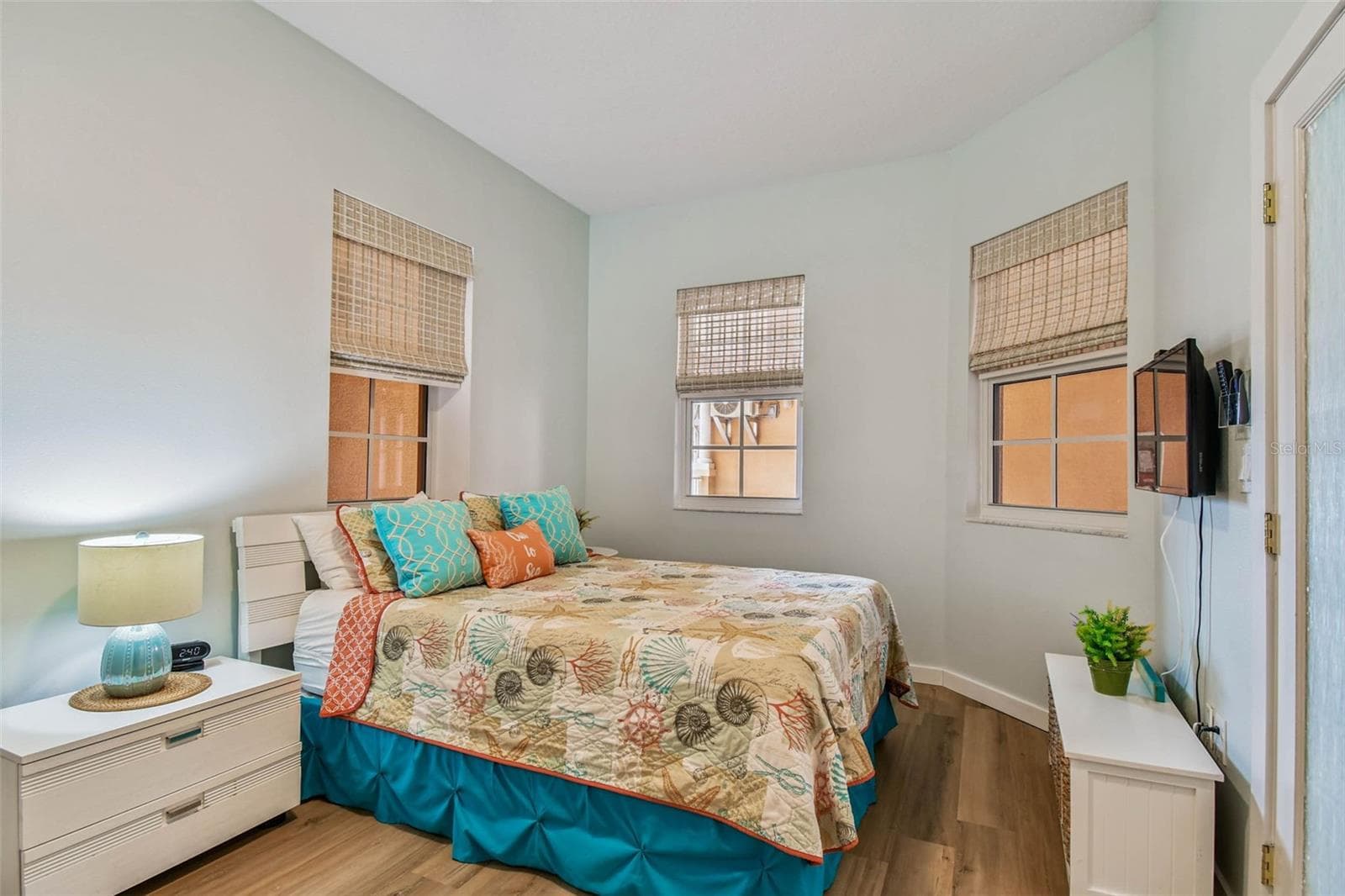 3rd bedroom with Queen size bed - 530 S GULFVIEW BLVD #304, CLEARWATER BEACH