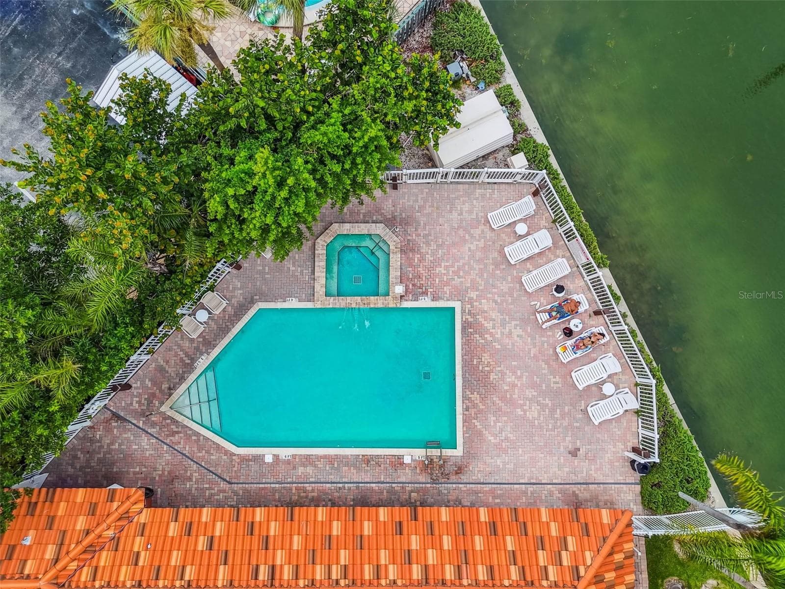 Harborview Grande pool and hot tub - 530 S GULFVIEW BLVD #304, CLEARWATER BEACH