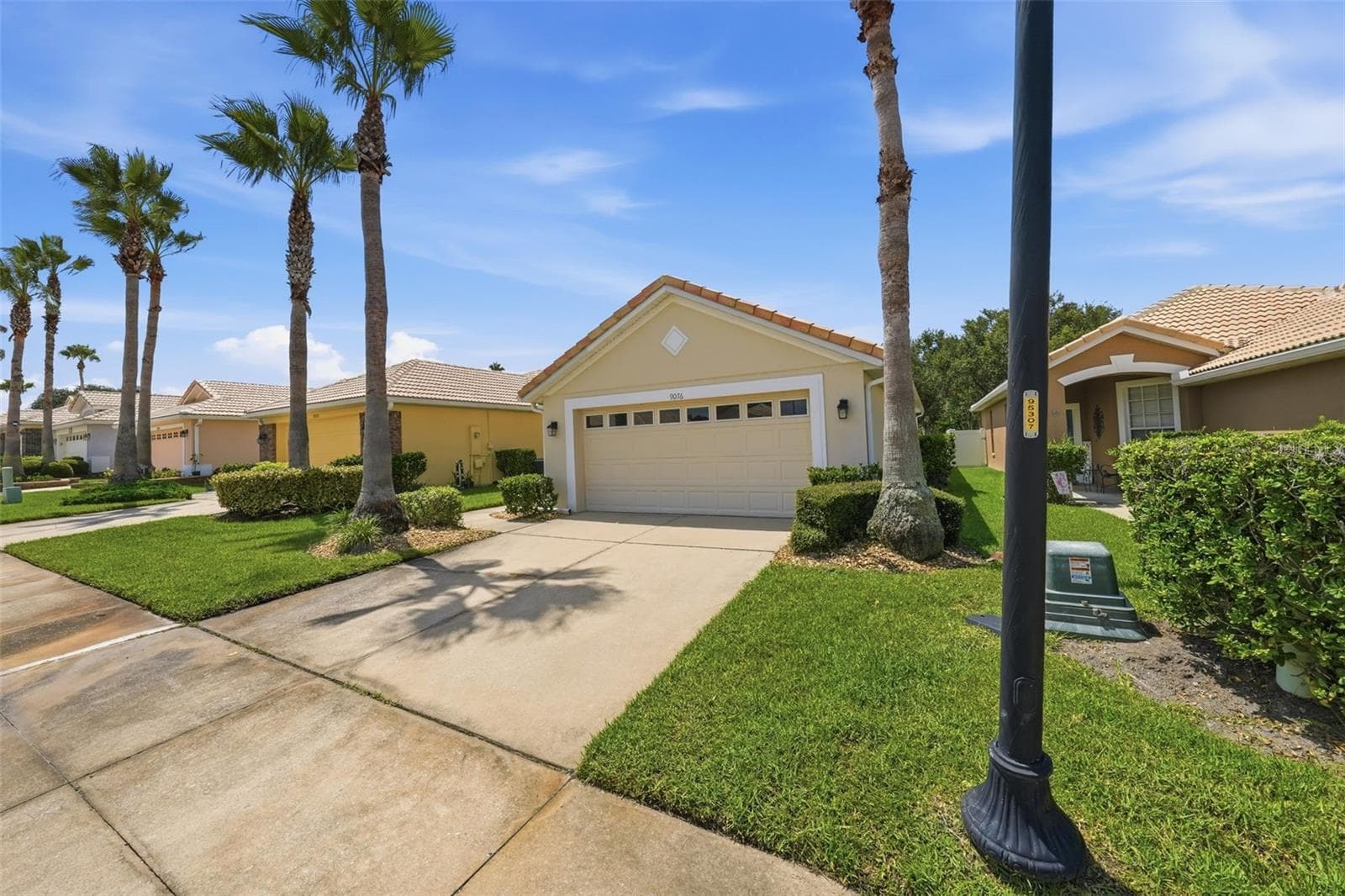 Single Family Residence at 9076 SAINT ANDREWS WAY, MOUNT DORA, photo 5 of 52