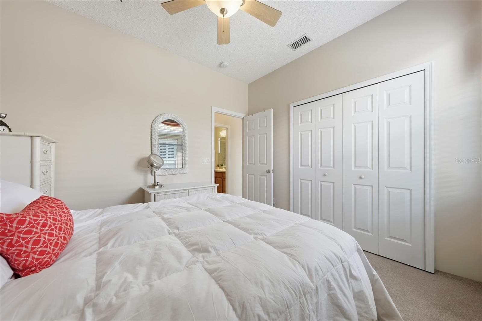 Guest bedroom, furniture included - 9076 SAINT ANDREWS WAY, MOUNT DORA