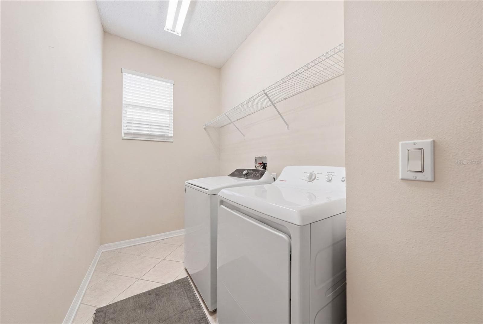 Laundry room with sink and storage - 9076 SAINT ANDREWS WAY, MOUNT DORA