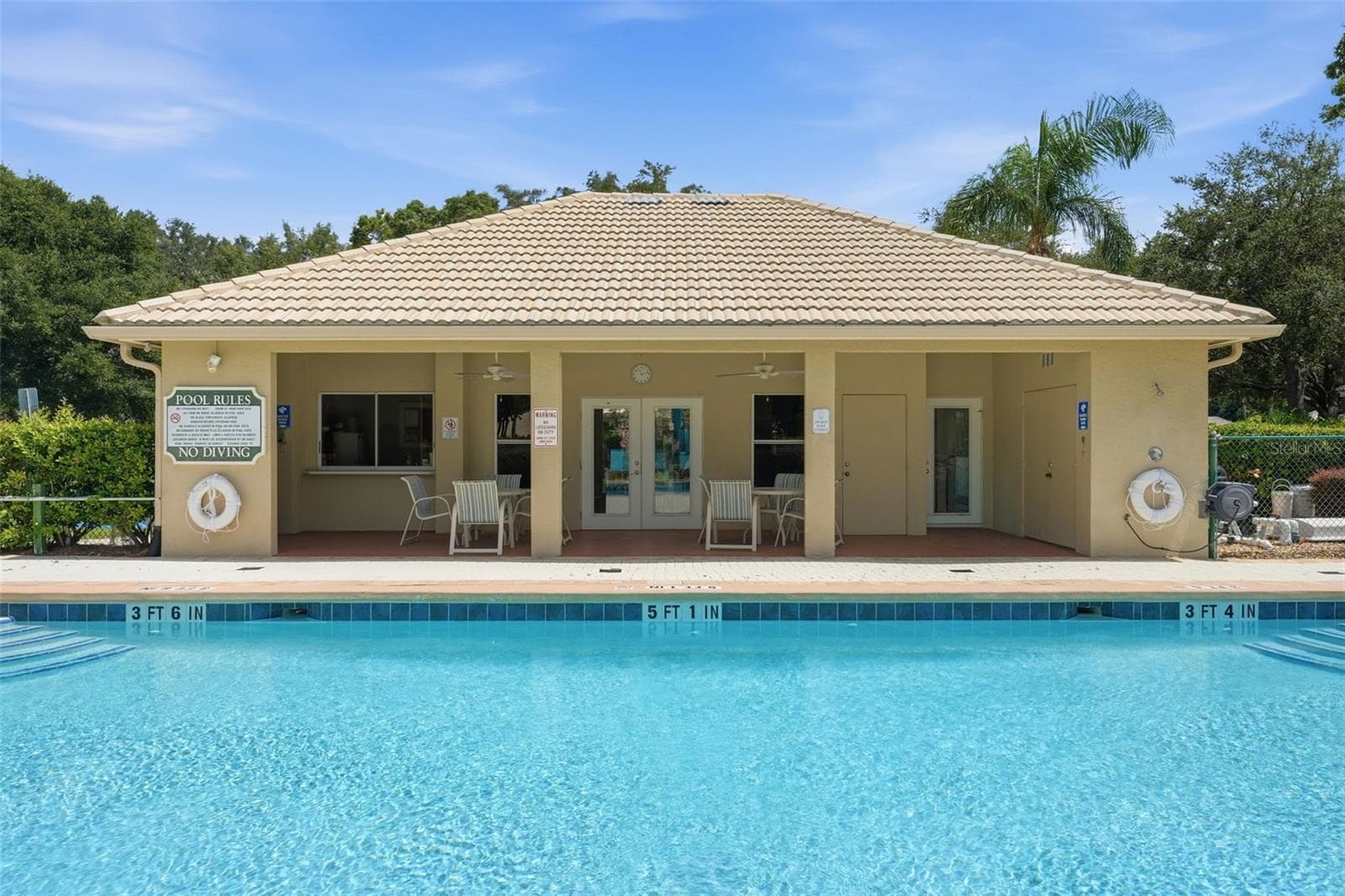 Take a dip and then relax in the sun or shade - 9076 SAINT ANDREWS WAY, MOUNT DORA