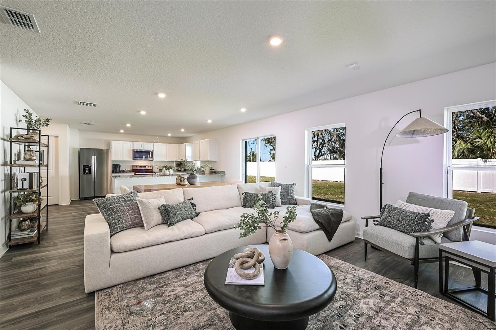 Single Family Residence at 704 OAK HAMMOCK WAY, AVON PARK, photo 6 of 36
