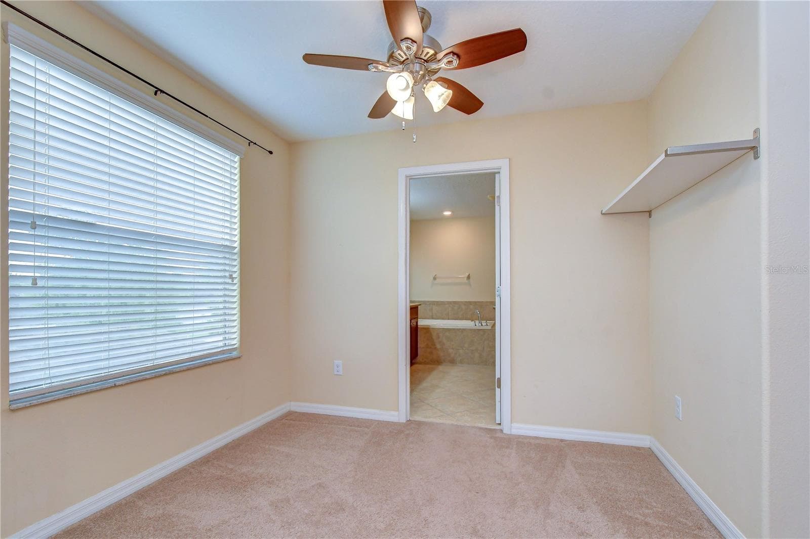 Primary Bedroom Sitting Area to Ensuite - 2451 DAKOTA ROCK DR, RUSKIN
